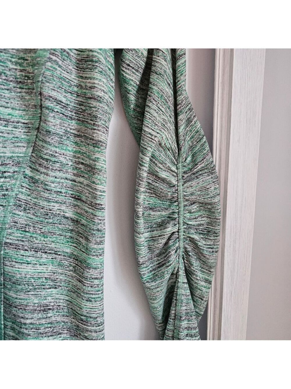 Lululemon Runderful Long Sleeve - Picture 4 of 9